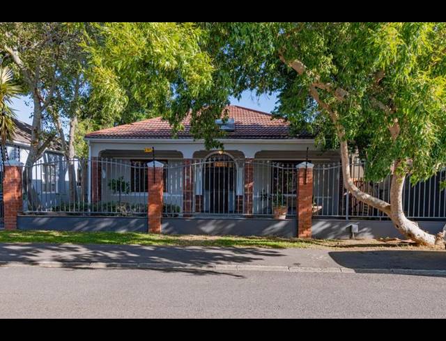 4 BEDROOM HOUSE FOR SALE IN BOSTON